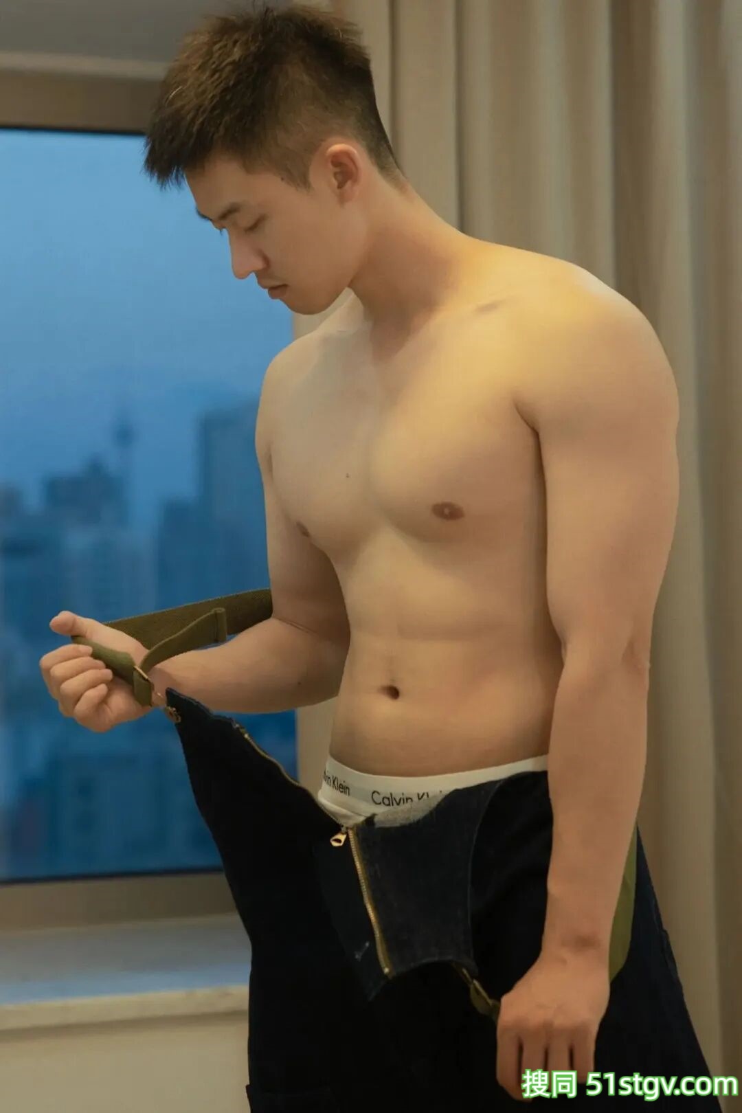 超耐看的脂包肌，白皮帅哥 - 51虹马