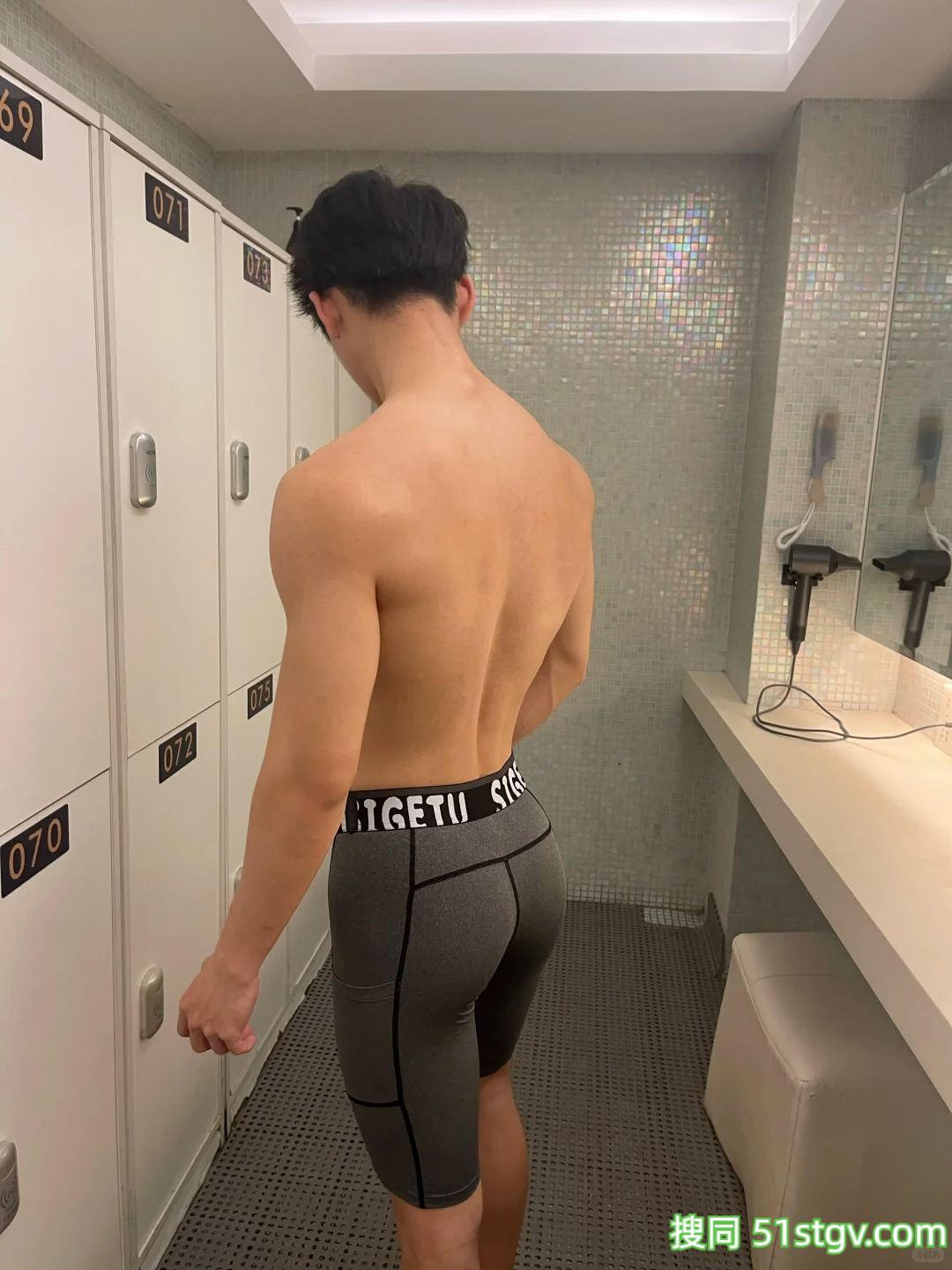 酒店试睡体验师，妥妥阳光大男孩，精致拉丝肌肉线条又欲又苏 - 51虹马