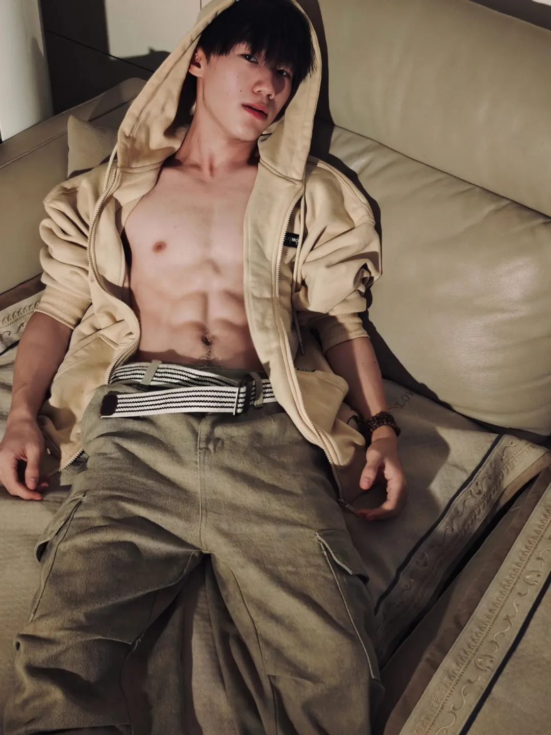 06男大学生，精瘦腹肌帅哥 - 51虹马