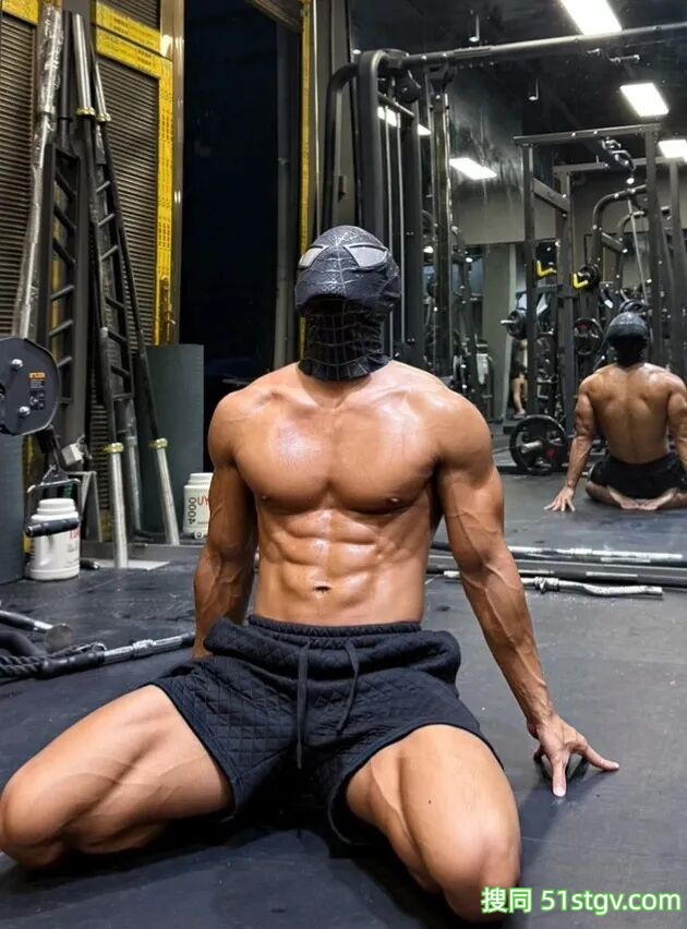 封神！浙江黑皮健身博主，肌肉cos破次元，帅到碾压AI，离谱 - 51虹马