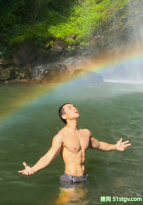 此男为何如此之帅，这对眼睛也太友好了 - 51虹马