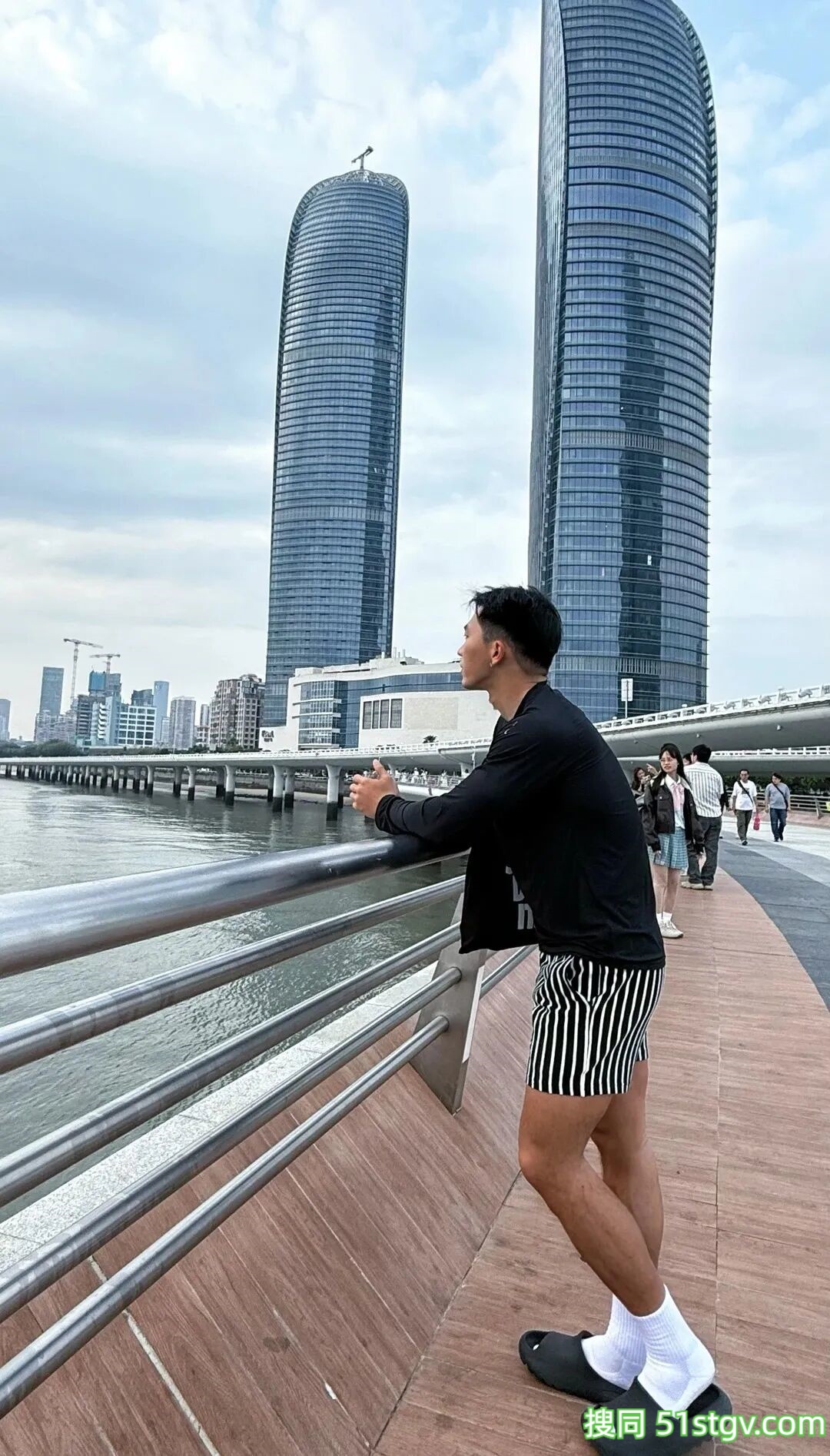 封神！浙江黑皮健身博主，肌肉cos破次元，帅到碾压AI，离谱 - 51虹马