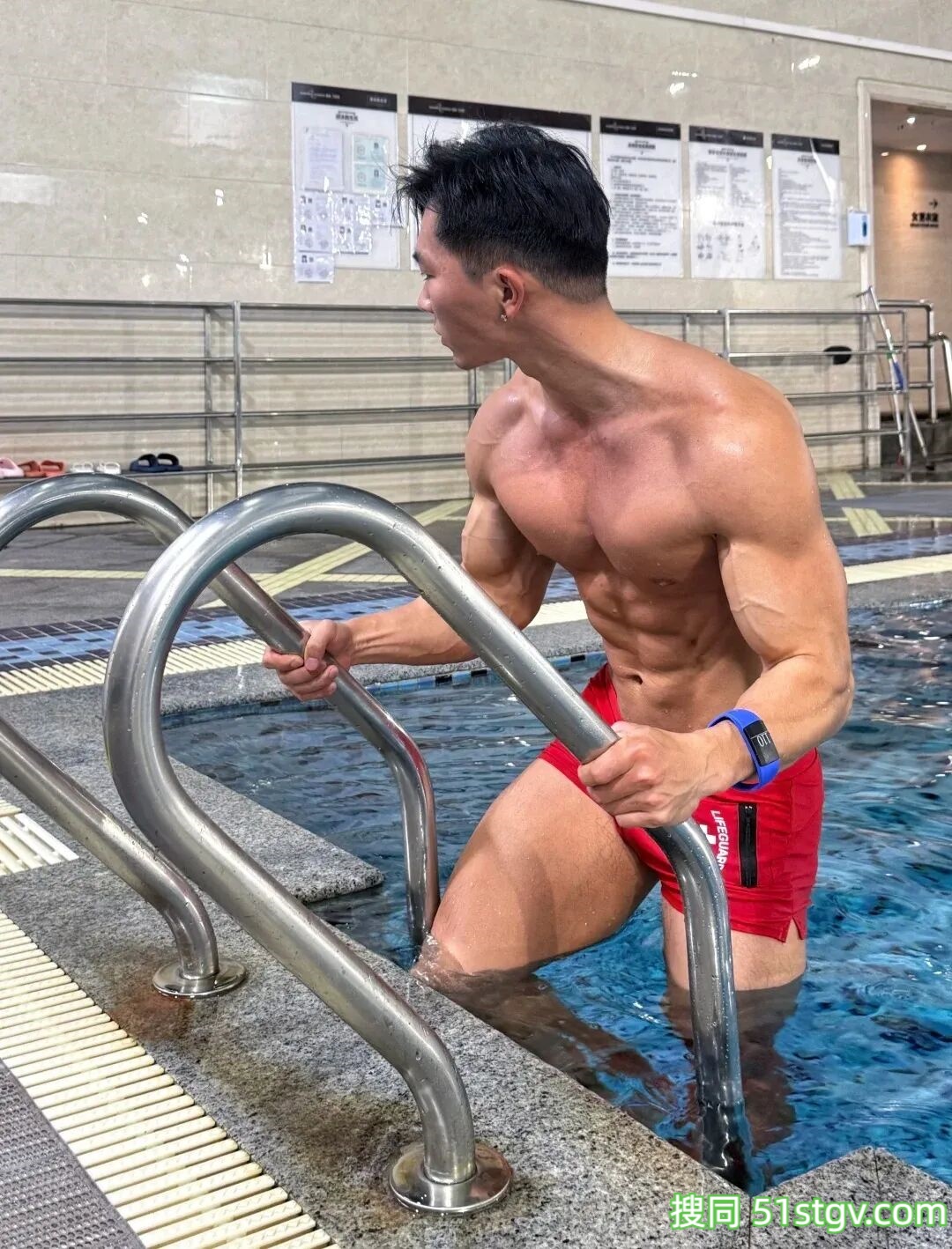 封神！浙江黑皮健身博主，肌肉cos破次元，帅到碾压AI，离谱 - 51虹马