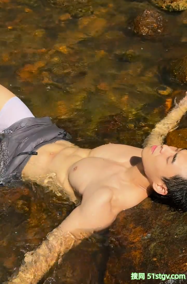 此男为何如此之帅，这对眼睛也太友好了 - 51虹马