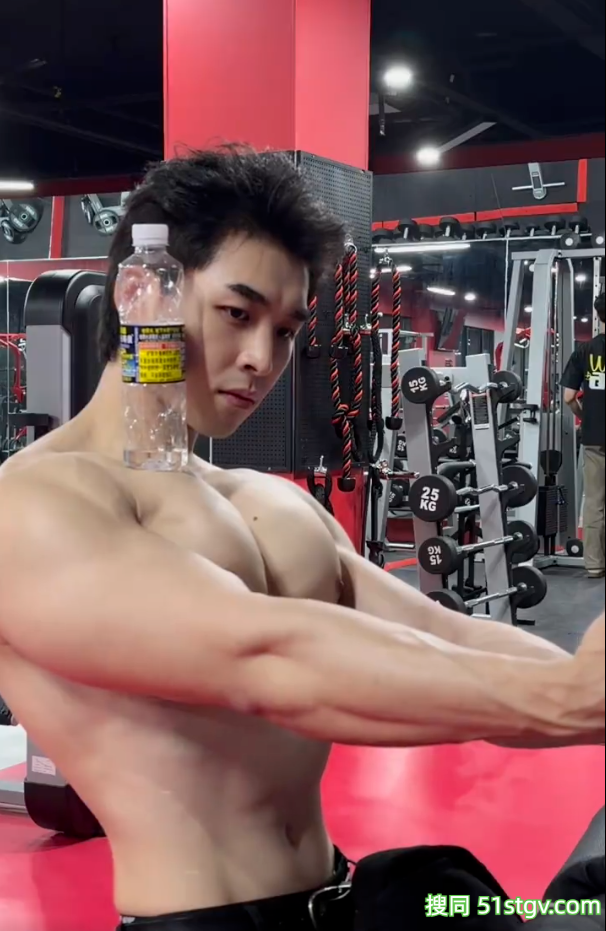 此男为何如此之帅，这对眼睛也太友好了 - 51虹马