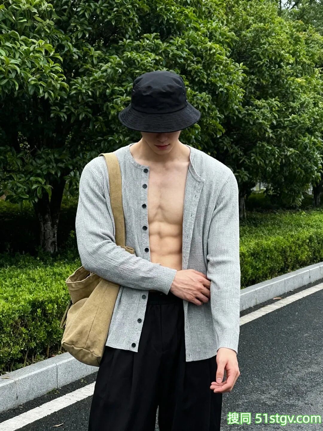 183浙江健身网红，外衣挡不住沟壑的八块腹肌 - 51虹马
