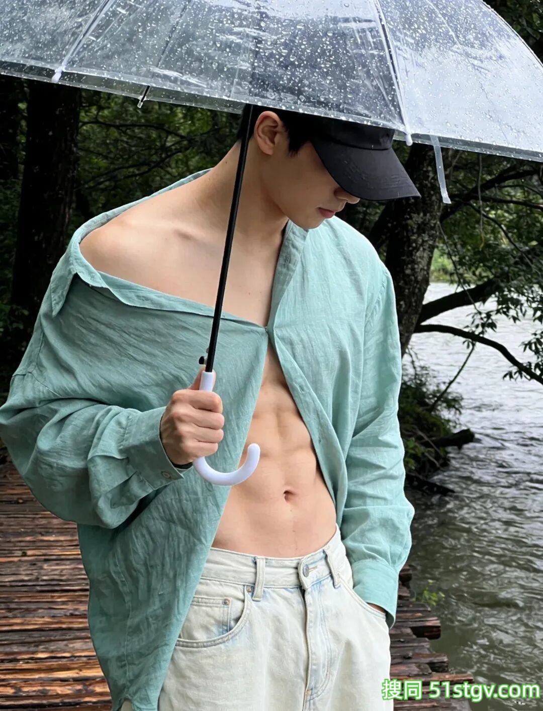 183浙江健身网红，外衣挡不住沟壑的八块腹肌 - 51虹马