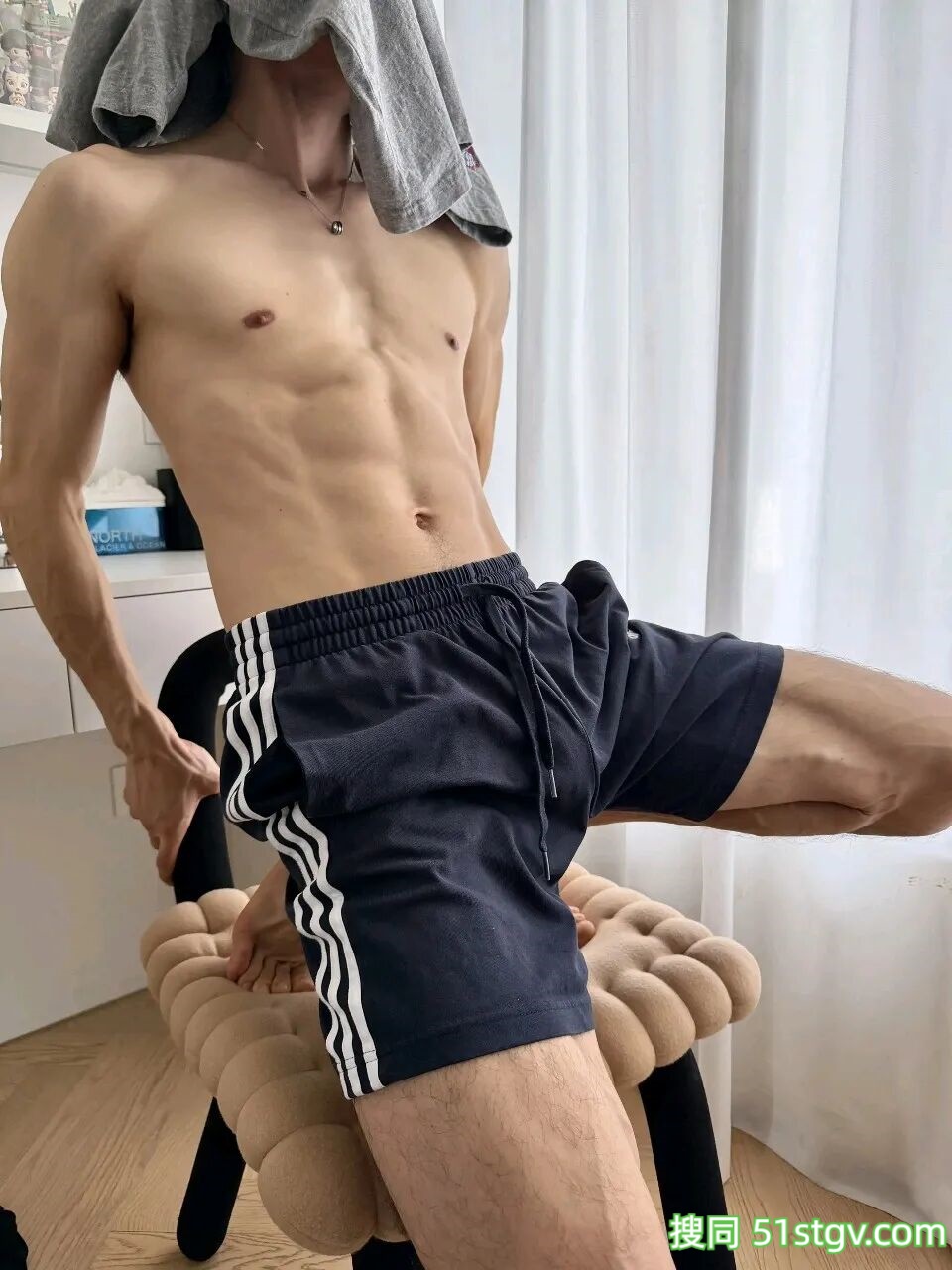精瘦腹肌小哥哥，好吸引人 - 51虹马