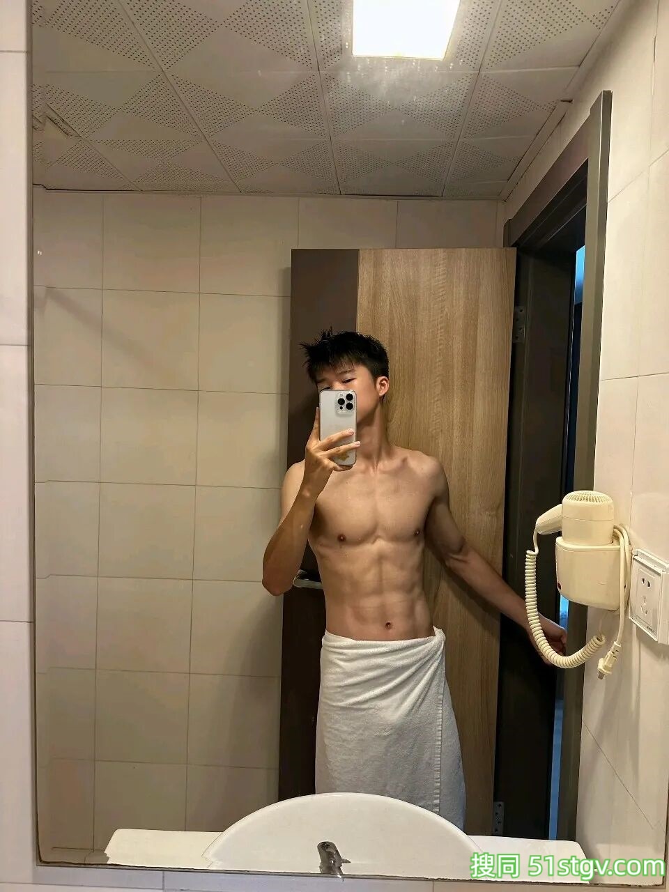 腹肌小哥哥，好鲜 - 51虹马