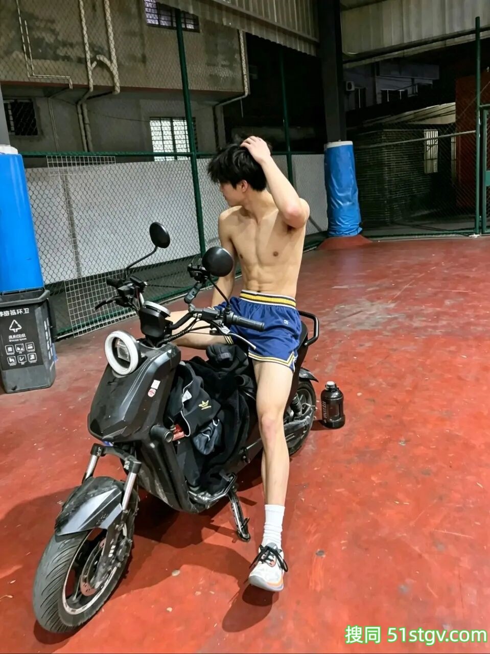 长腿腹肌体育生 - 51虹马
